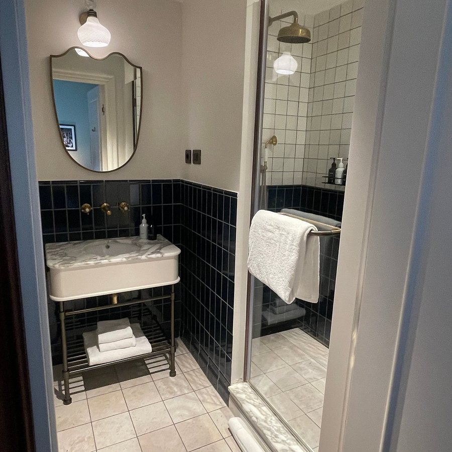 The Hoxton Florence — Bathroom