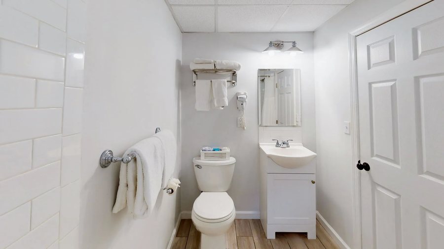 The Hugh Boutique B B — Bathroom