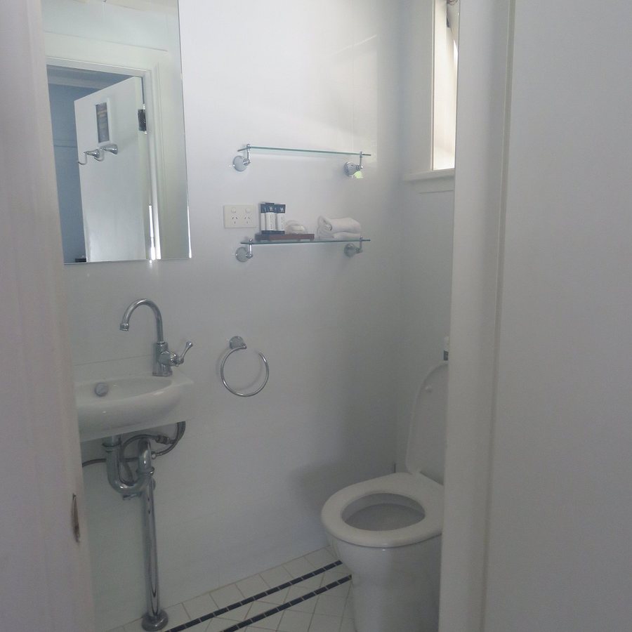 The Hughenden Boutique Hotel — Bathroom