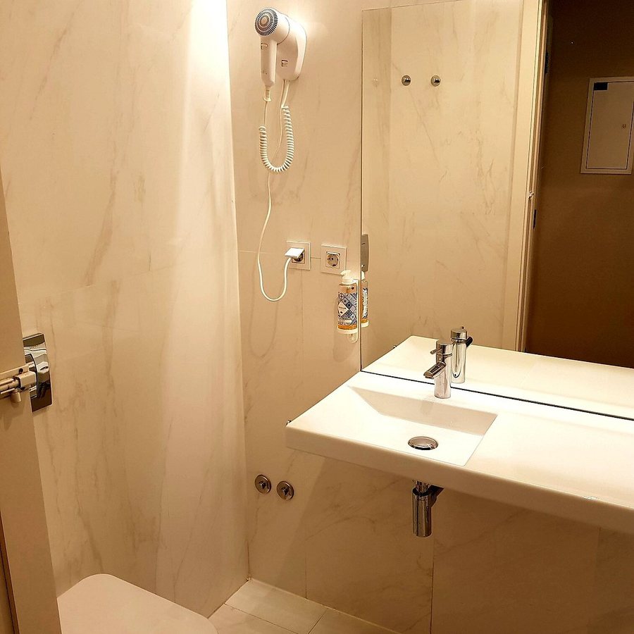 The Indy House — Bathroom