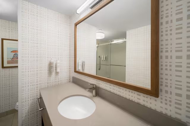 The Inlet Sports Lodge — Bathroom