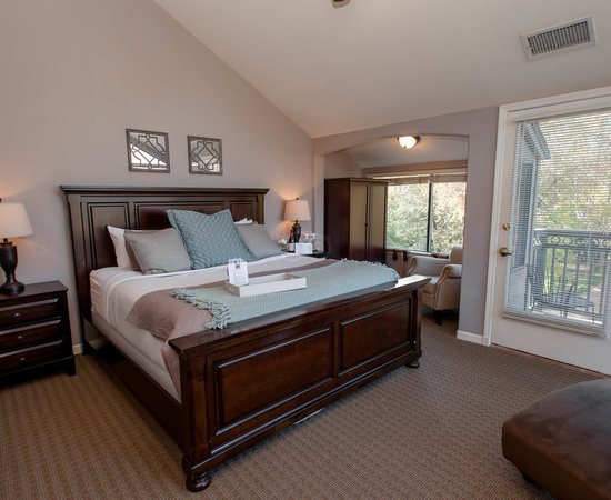 The Inn Above Oak Creek — Guest room