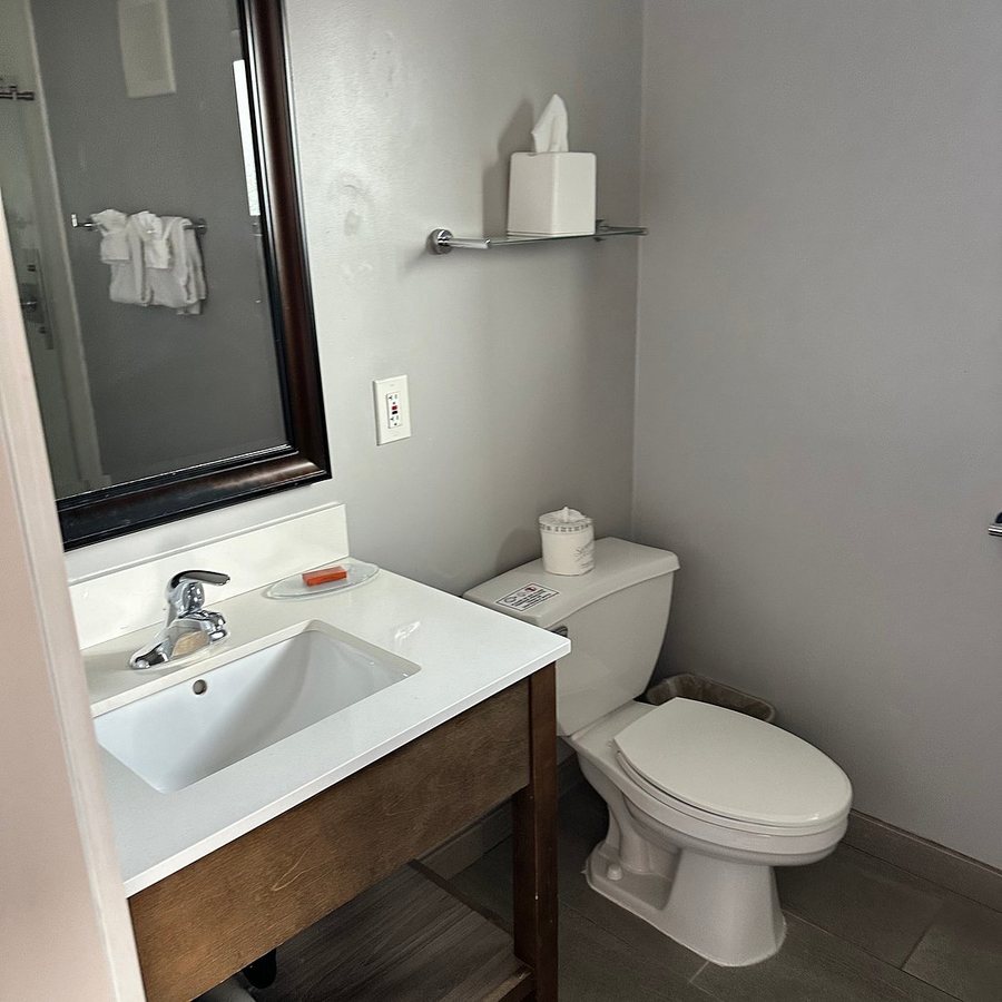 The Inn at 1252 Monterey — Bathroom