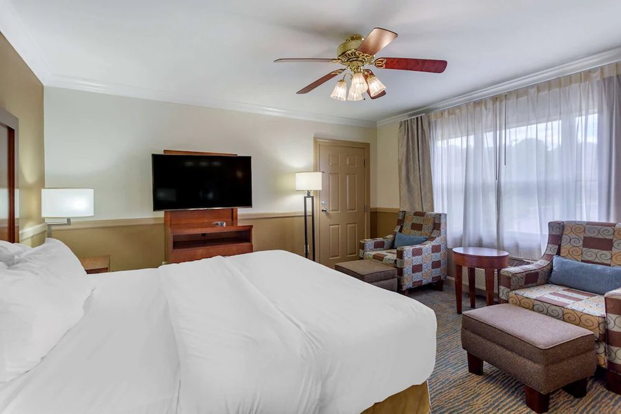 The Inn at Apple Valley Ascend Hotel Collection — Guest room
