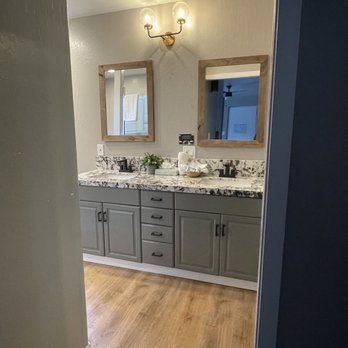The Inn At Boatworks — Bathroom