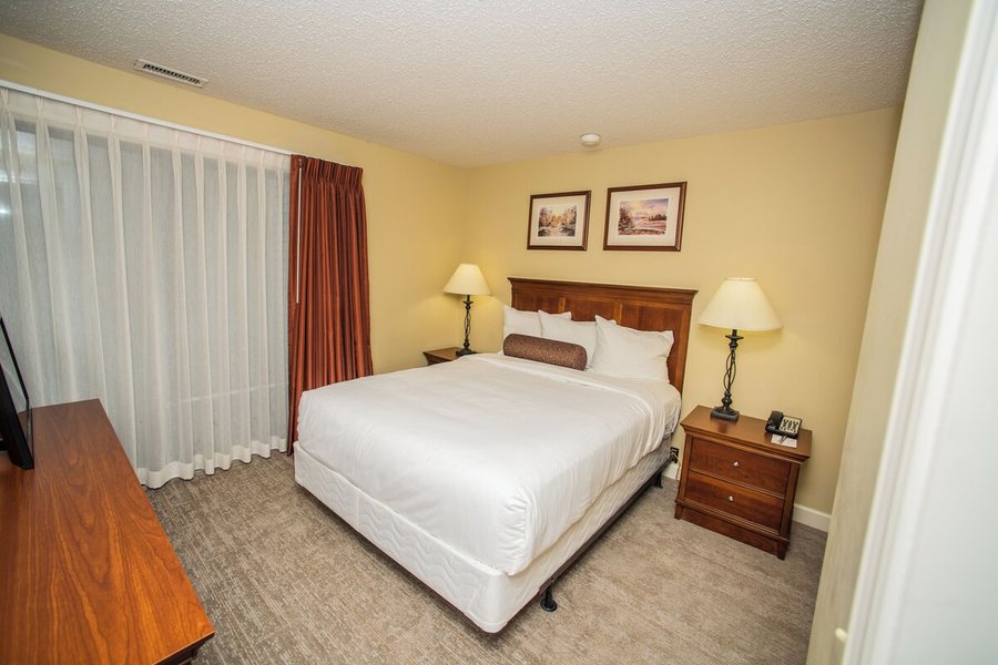 The Inn at Chateau Grand Traverse — Guest room