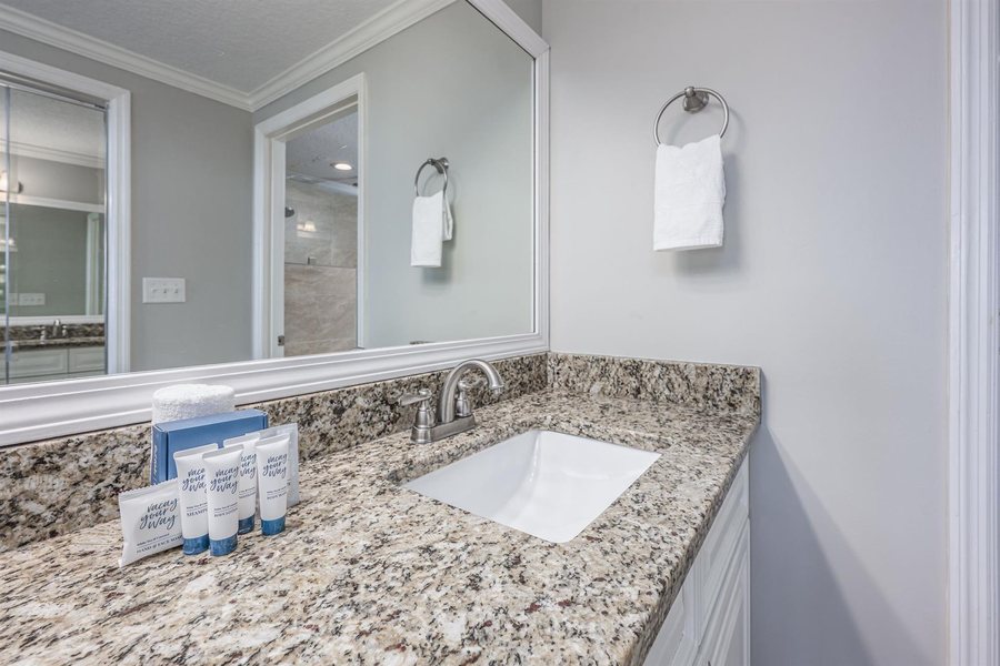 The Inn at Crystal Beach — Bathroom