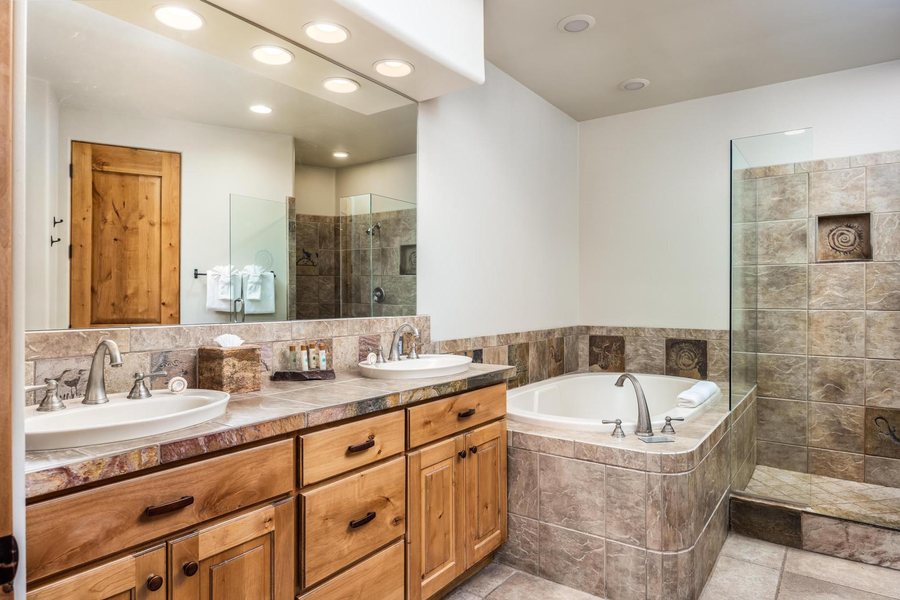 The Inn At Entrada — Bathroom