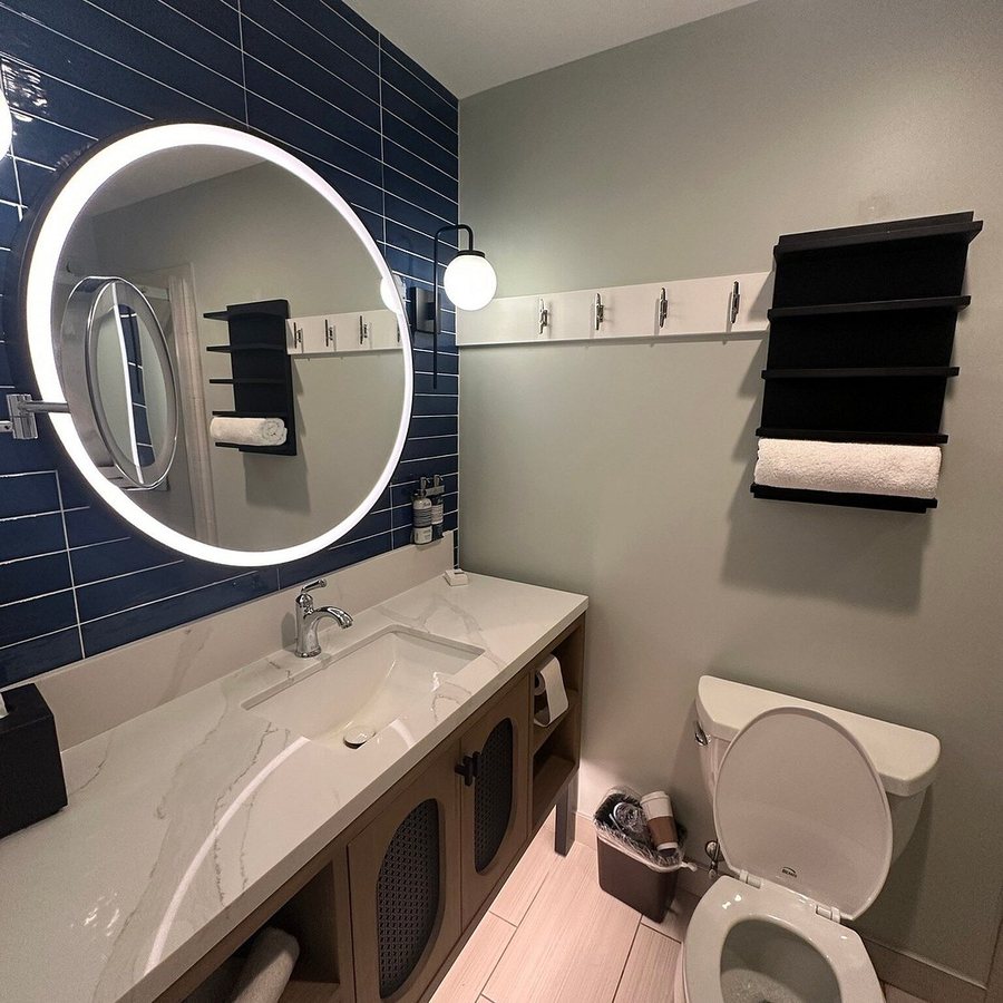 The Inn At Harbor Shores — Bathroom