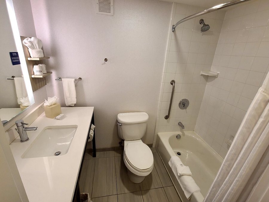 The Inn at Irwin Gardens — Bathroom