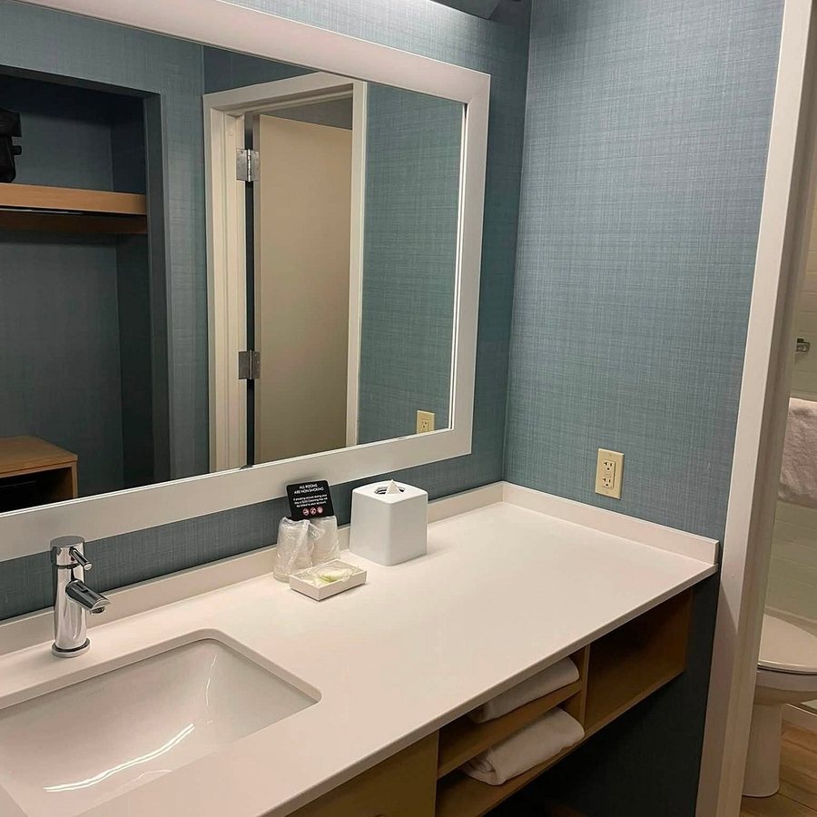 The Inn At Longwood Medical — Bathroom