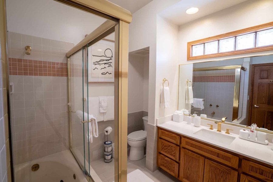 The Inn at Lost Creek — Bathroom