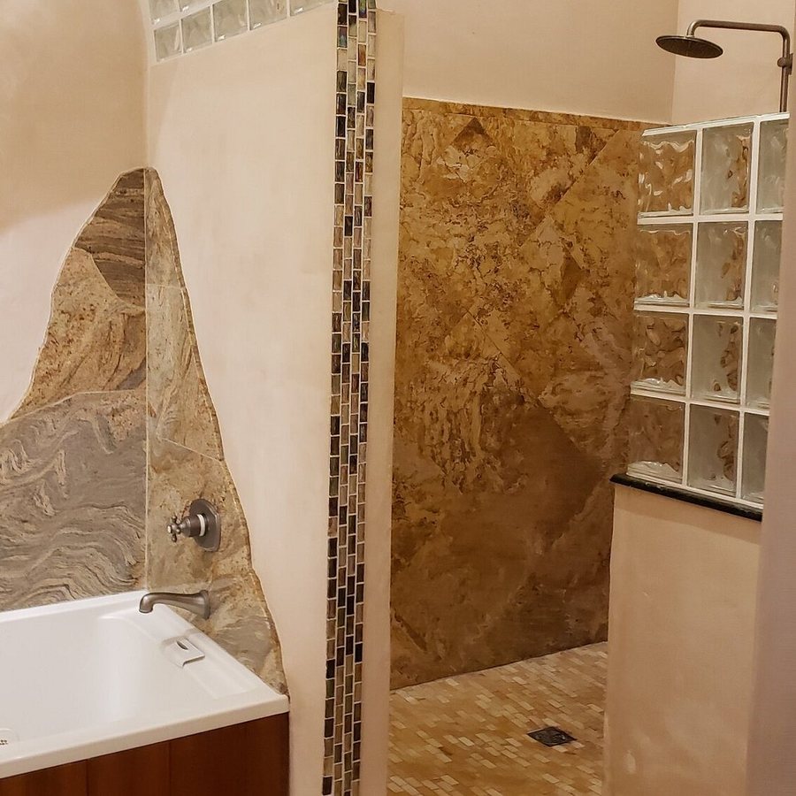 The Inn at Mama s Fish House — Bathroom