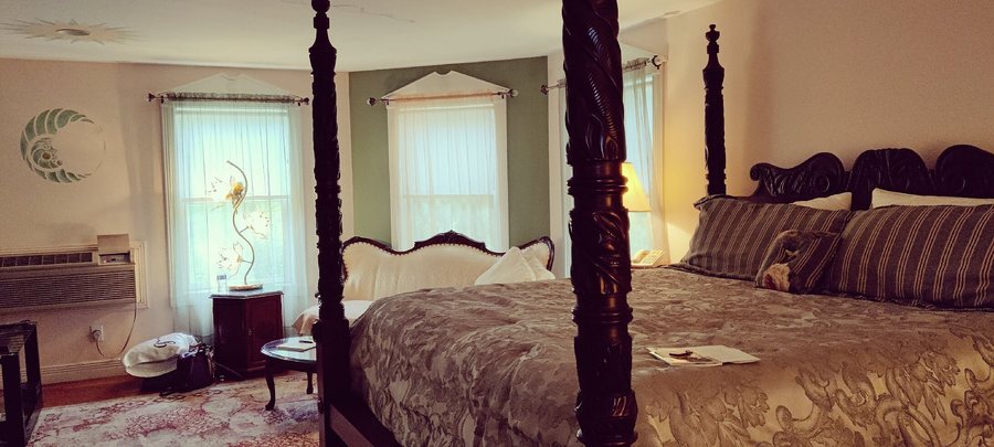 The Inn at Mountain Quest — Guest room