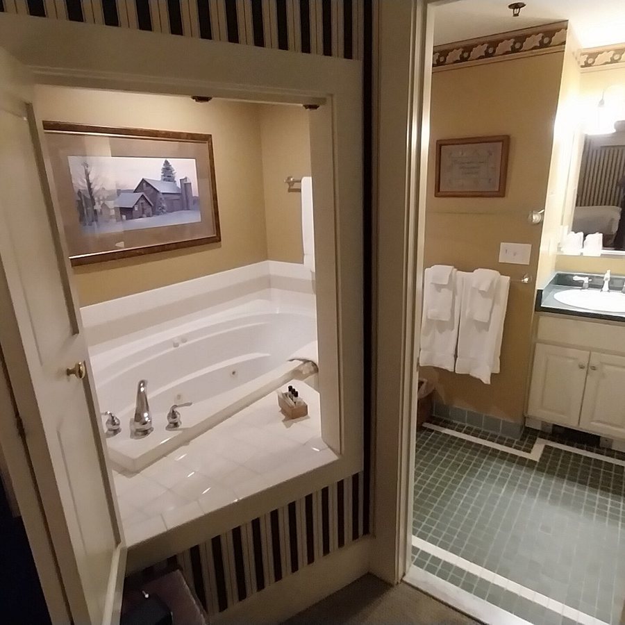The Inn At Ormsby Hill — Bathroom