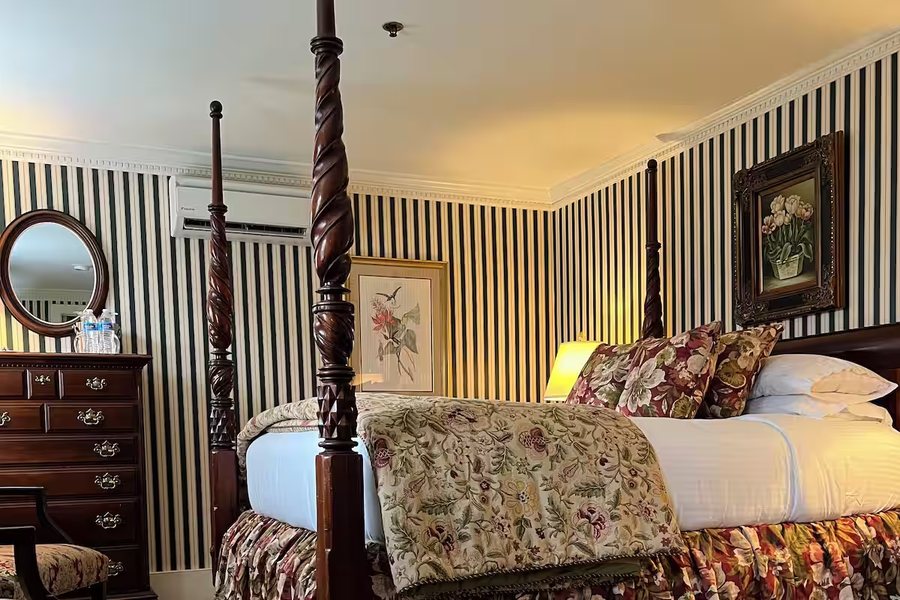 The Inn At Ormsby Hill — Guest room