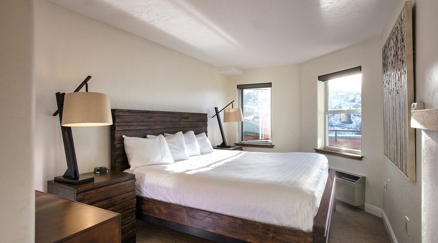 The Inn at Riverwalk Edwards Colorado — Guest room