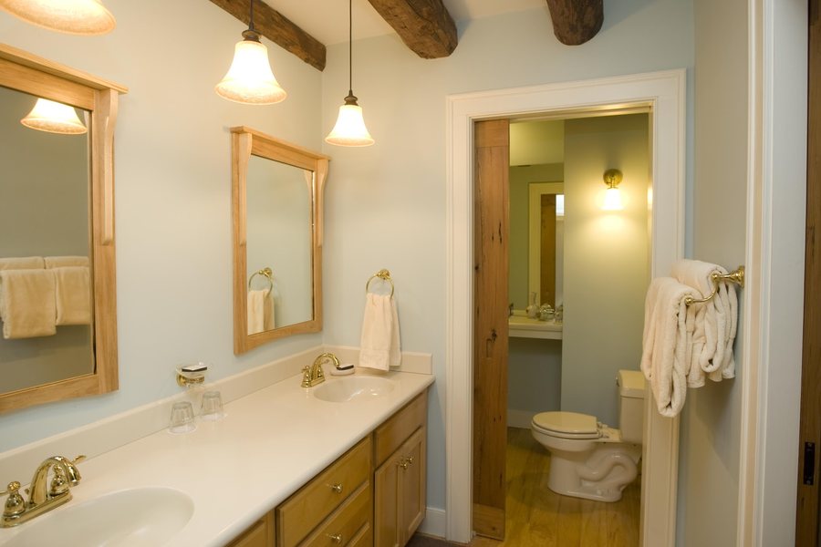The Inn at Round Barn Farm — Bathroom