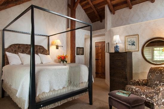 The Inn at Round Barn Farm — Guest room