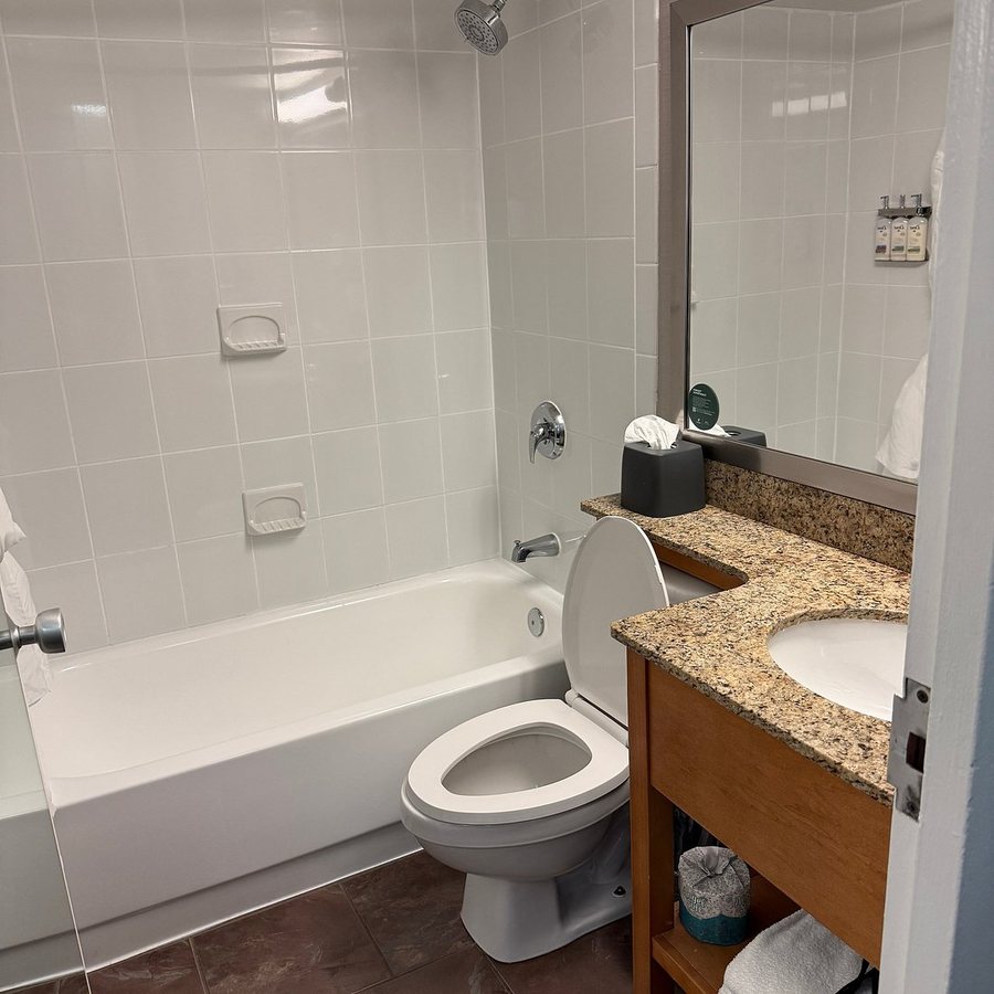 The Inn at Saratoga — Bathroom