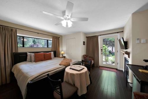 The Inn at Shasta Lake — Guest room