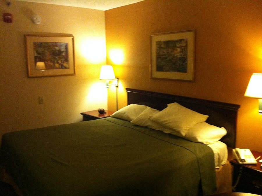 The Inn At Stone Mountain Park — Guest room