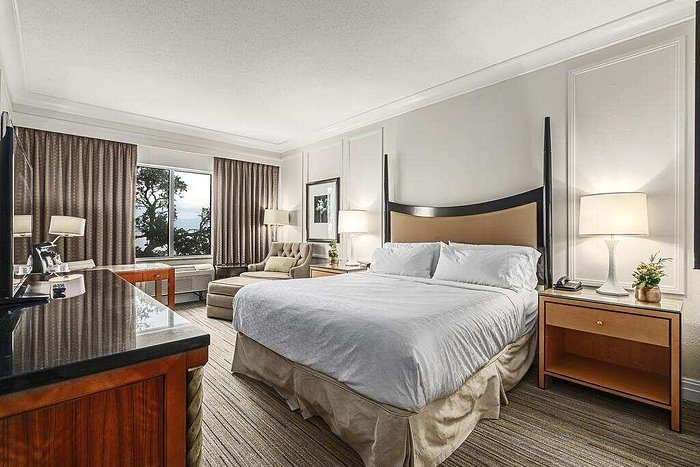 The Inn of Long Beach — Guest room