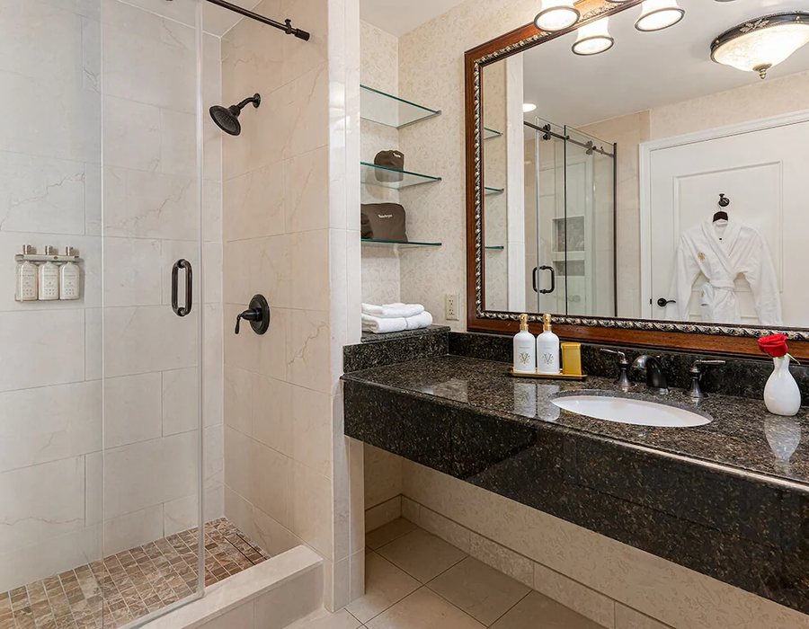 The Inn on Biltmore Estate — Bathroom