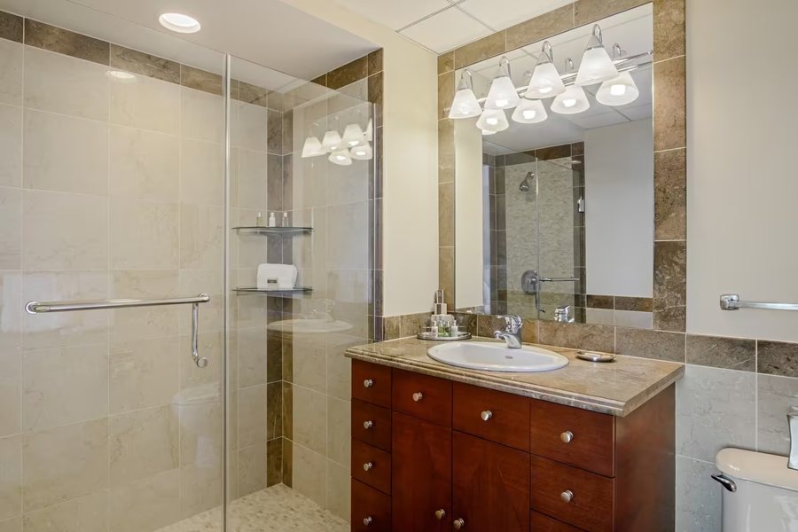 The Inn On Broadway — Bathroom