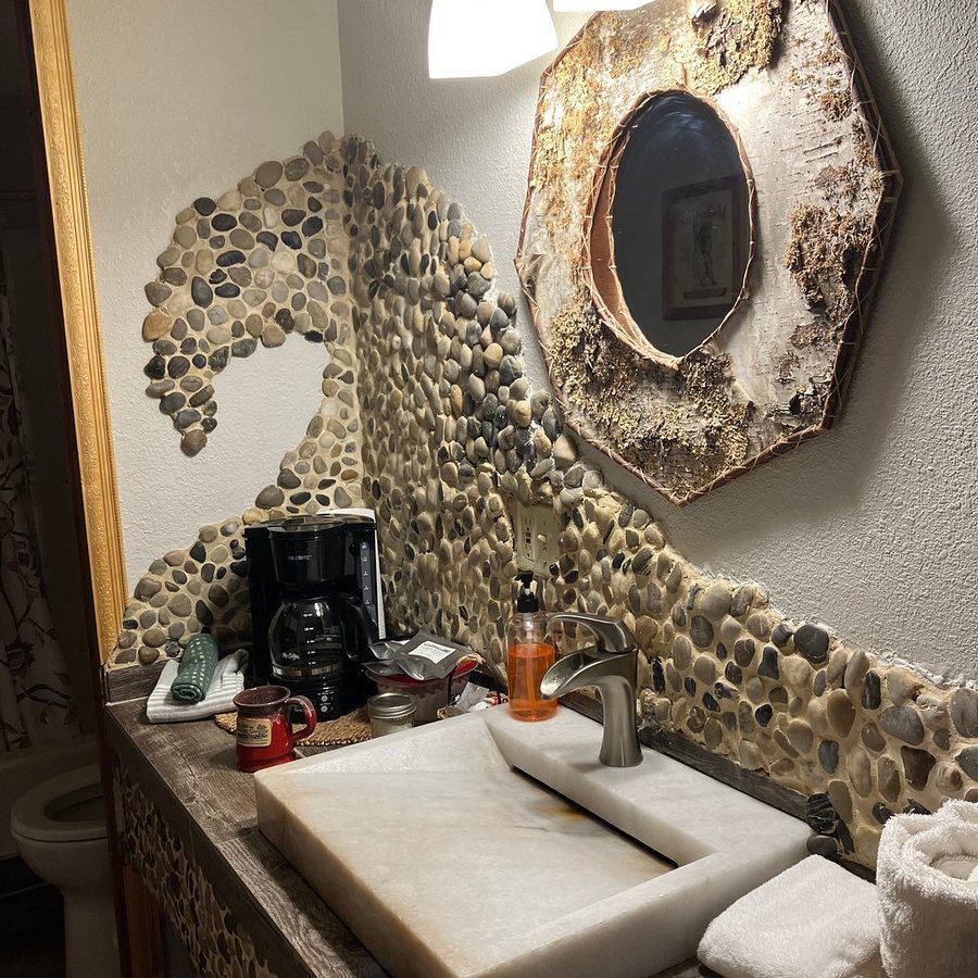 The Inn on Gitche Gumee — Bathroom