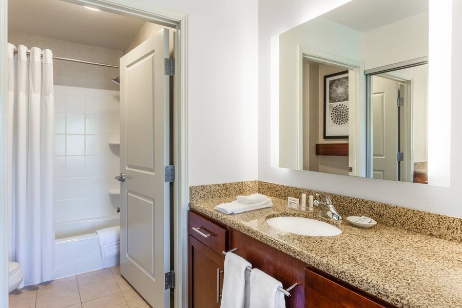 The Inn on Lake Superior — Bathroom