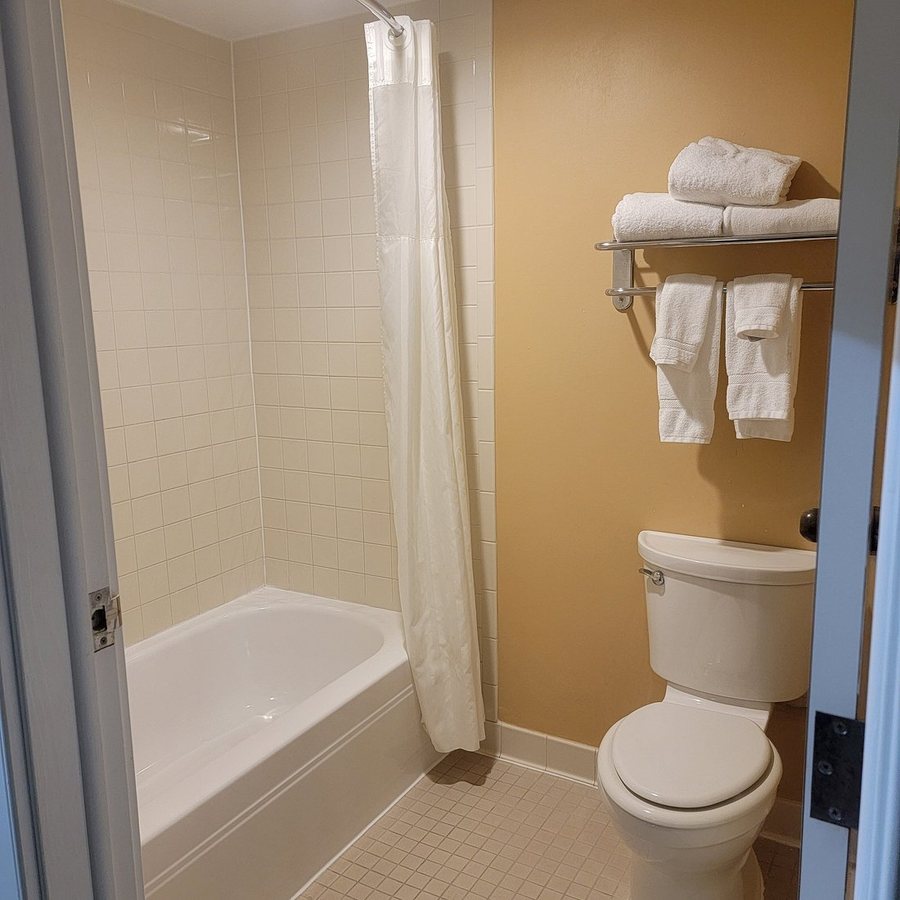 The Inn On Pamlico Sound — Bathroom