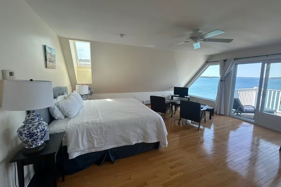 The Inn On The Wharf — Guest room