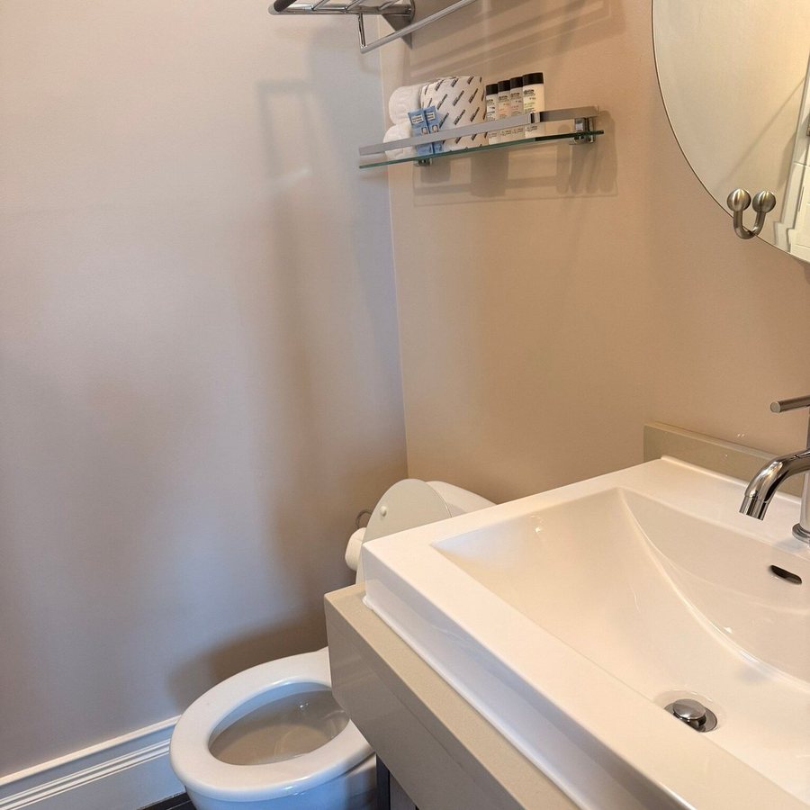 The Inn St Botolph — Bathroom
