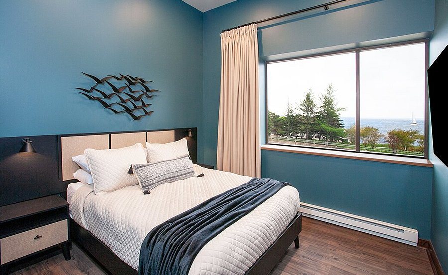 The Intrepid — Guest room