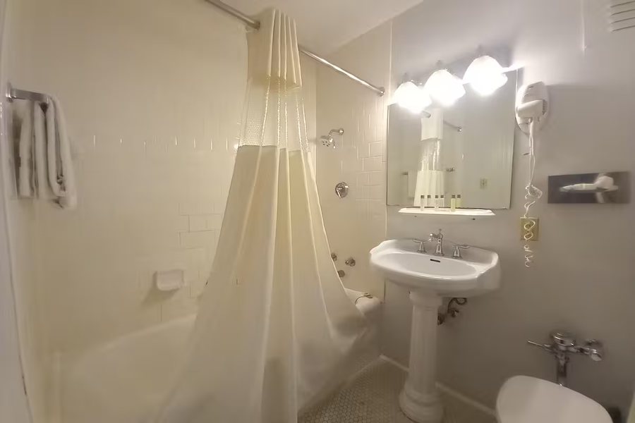 The Ira Allen House Bed and Breakfast — Bathroom