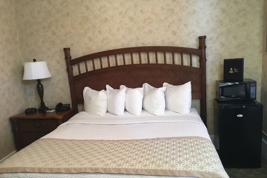 The Island House Hotel — Guest room