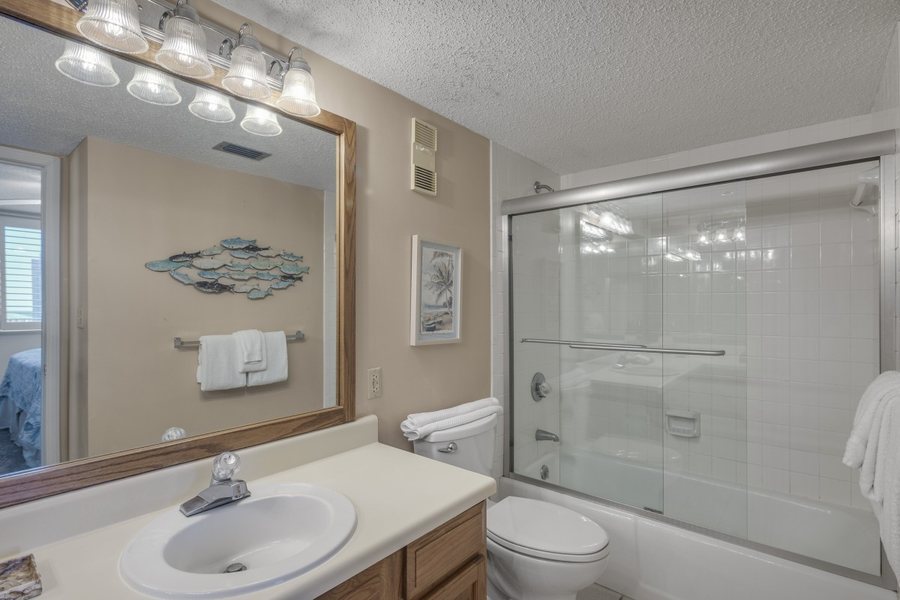 The Islander — Bathroom