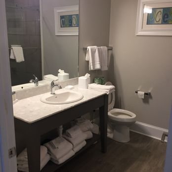 The Islander Inn — Bathroom