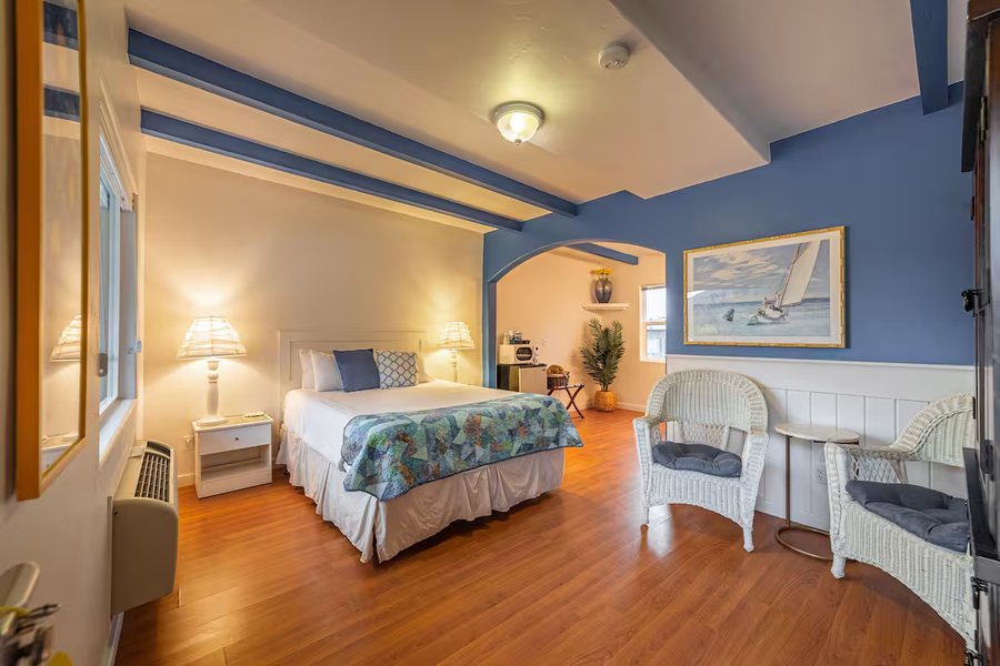 The Islander Inn — Guest room