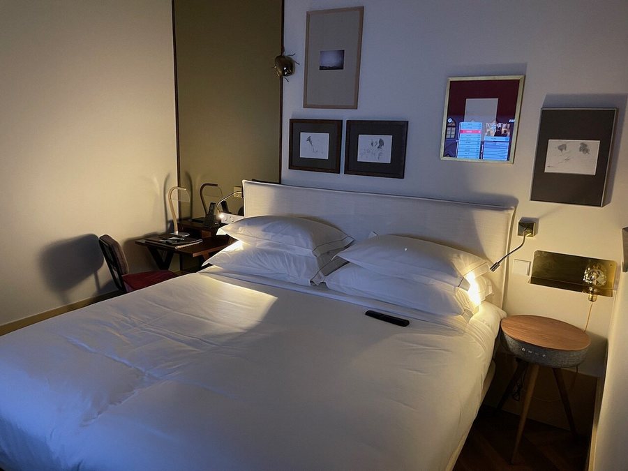The Ivens Hotel — Guest room
