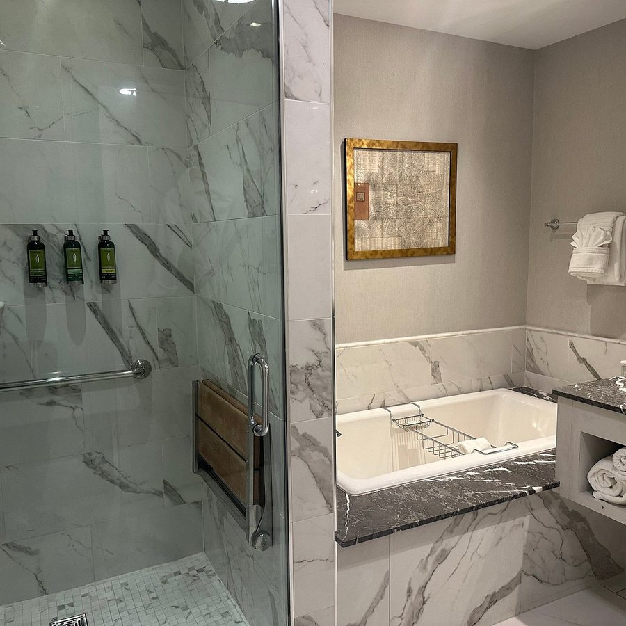The Ivey s Hotel — Bathroom