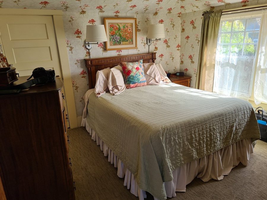 The Jabberwock Inn — Guest room