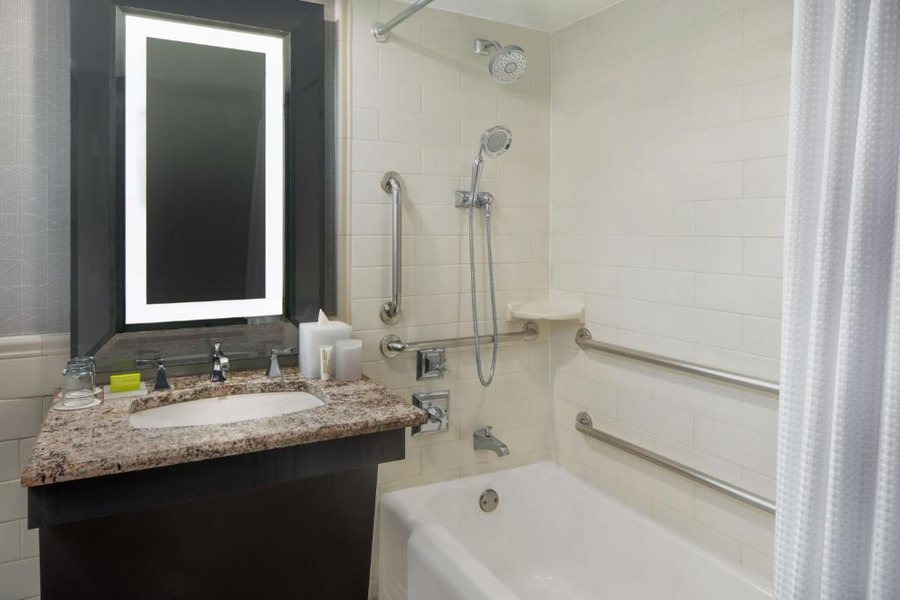 The James Madison Inn — Bathroom