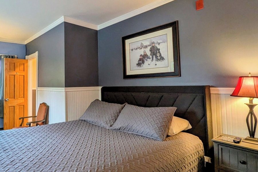 The Jay Village Inn Restaurant — Guest room