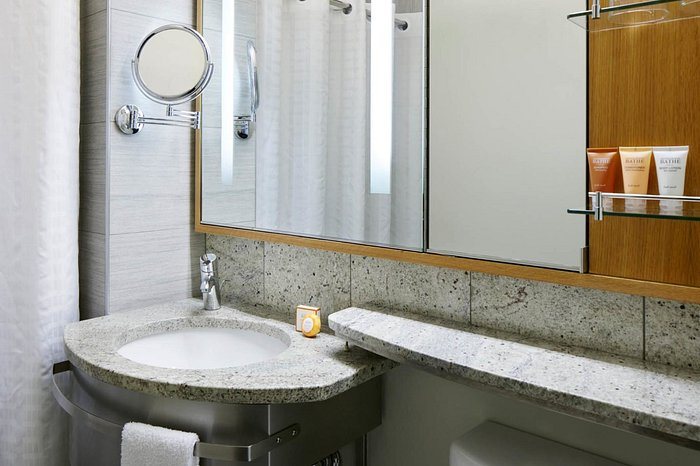 The Jewel Hotel New York New York City New York — Bathroom