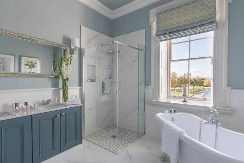 The Johnstown Hotel — Bathroom