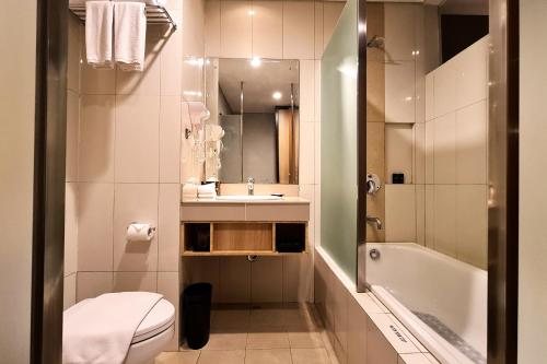 The Kana Kuta — Bathroom