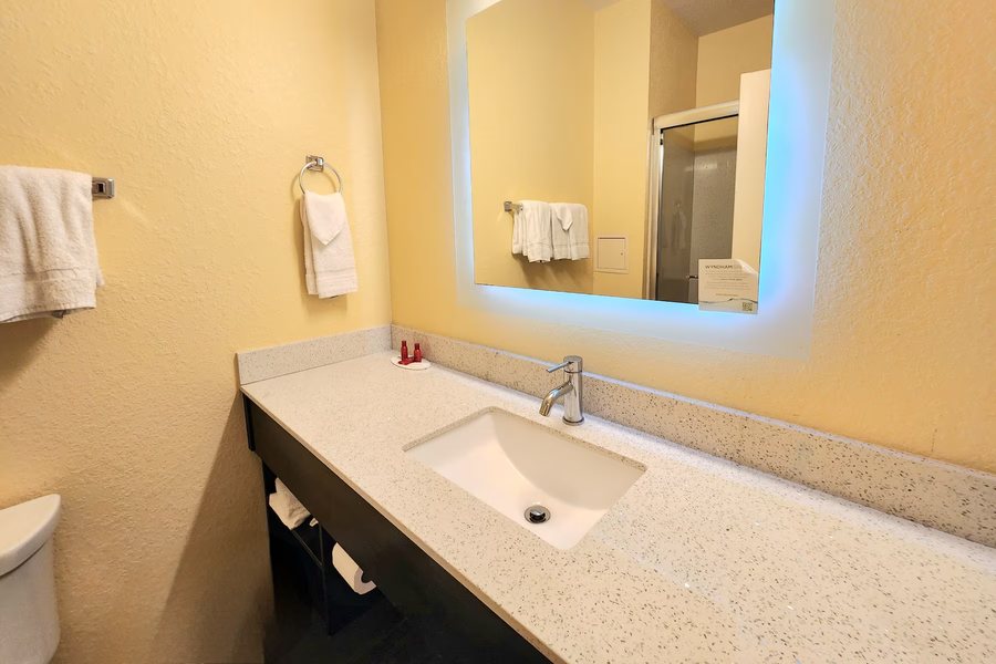 The Kendall Inn — Bathroom