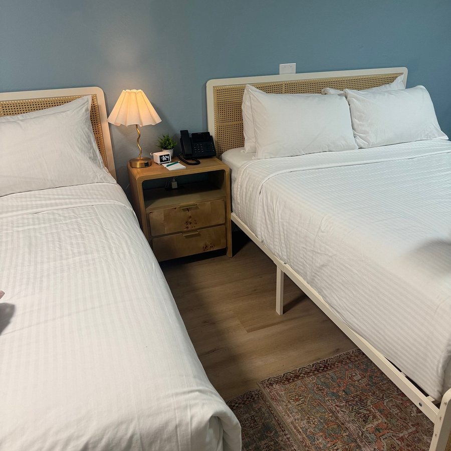 The Kennedy Hotel Tucson Surestay Collection By Best Western — Guest room